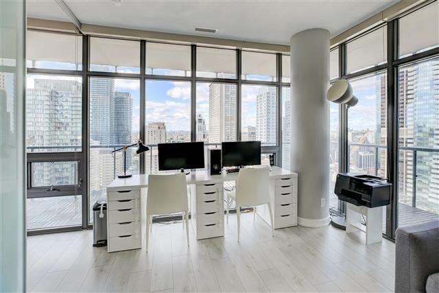 2607 - 33 Charles St E, Condo with 2 bedrooms, 1 bathrooms and 1 parking in Toronto ON | Image 4