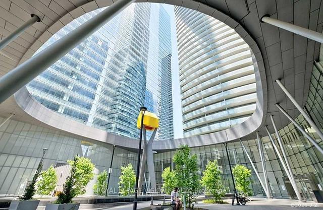 1404 - 12 York St, Condo with 3 bedrooms, 2 bathrooms and 1 parking in Toronto ON | Image 3