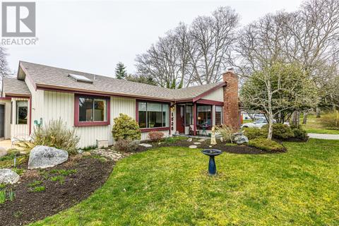 1526 Mt. Douglas Cross Rd, House detached with 2 bedrooms, 2 bathrooms and 2 parking in Saanich BC | Card Image