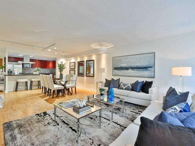 205 - 71 Charles St E, Condo with 2 bedrooms, 2 bathrooms and 1 parking in Toronto ON | Image 12
