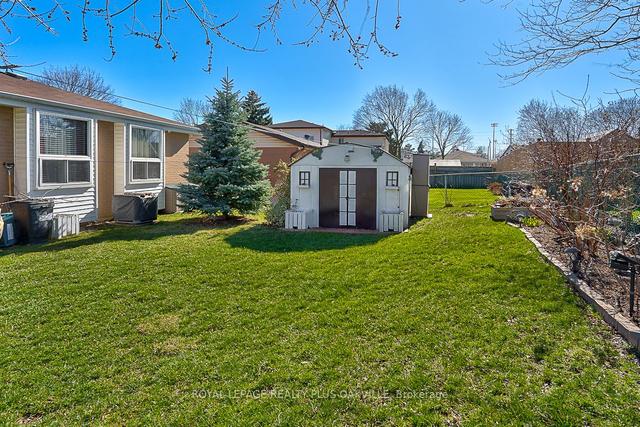 52 Glebe Cres, House detached with 2 bedrooms, 2 bathrooms and 8 parking in Brampton ON | Image 26