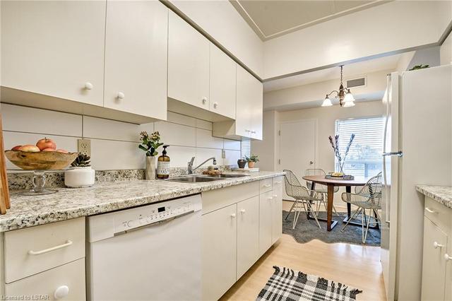 401 - 5355 Wyandotte Street E, House attached with 2 bedrooms, 1 bathrooms and 1 parking in Windsor ON | Image 3