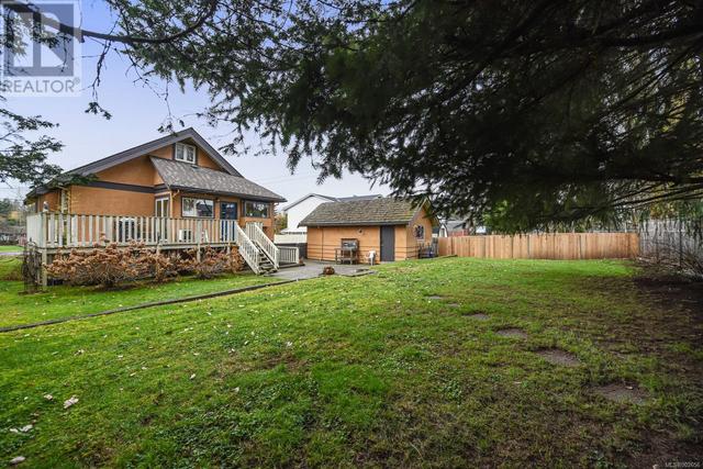 2660 Stewart Ave, House detached with 5 bedrooms, 2 bathrooms and 4 parking in Courtenay BC | Image 3