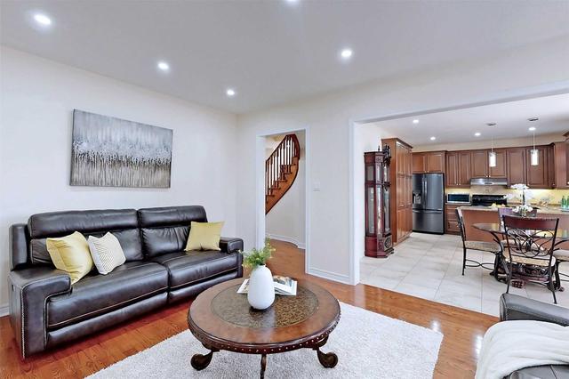 24 Sleepy Hollow Pl, House detached with 4 bedrooms, 3 bathrooms and 4 parking in Whitby ON | Image 28