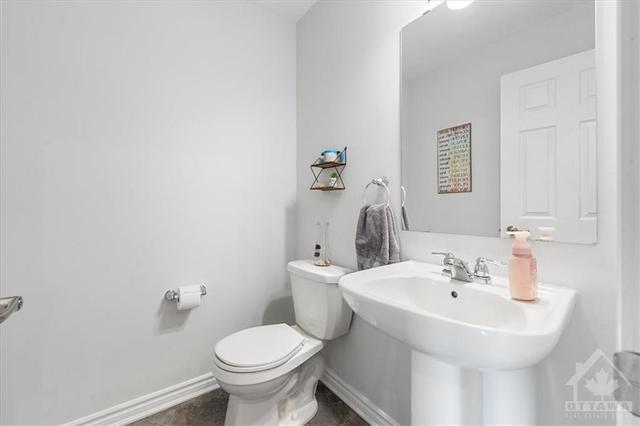 228 Willow Aster Circle, Townhouse with 3 bedrooms, 3 bathrooms and 3 parking in Ottawa ON | Image 5