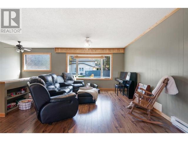 4578 Raymer Road, House detached with 4 bedrooms, 2 bathrooms and 8 parking in Kelowna BC | Image 9