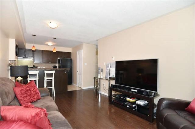 208 - 300 Spillsbury Dr, Condo with 2 bedrooms, 1 bathrooms and 1 parking in Peterborough ON | Image 7