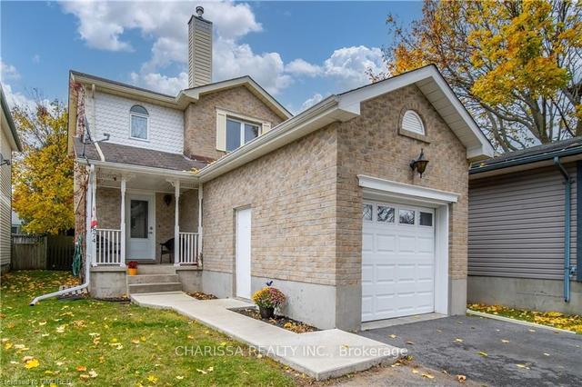 874 Walker Crt, House detached with 3 bedrooms, 2 bathrooms and 4 parking in Kingston ON | Image 1