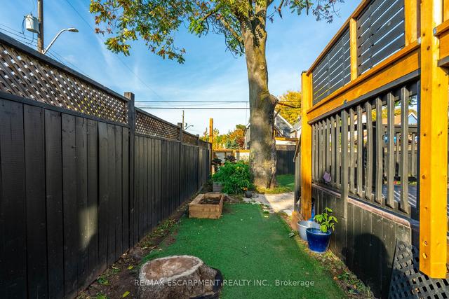 77 Francis St, House detached with 3 bedrooms, 1 bathrooms and 0 parking in Hamilton ON | Image 33