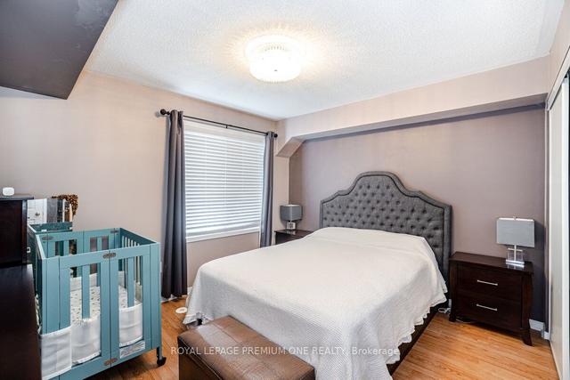 16 - 20 Turntable Cres, Townhouse with 3 bedrooms, 2 bathrooms and 3 parking in Toronto ON | Image 7