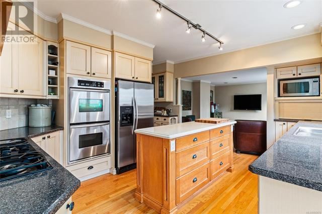 1023 St. Charles St, House detached with 3 bedrooms, 3 bathrooms and 6 parking in Victoria BC | Image 17
