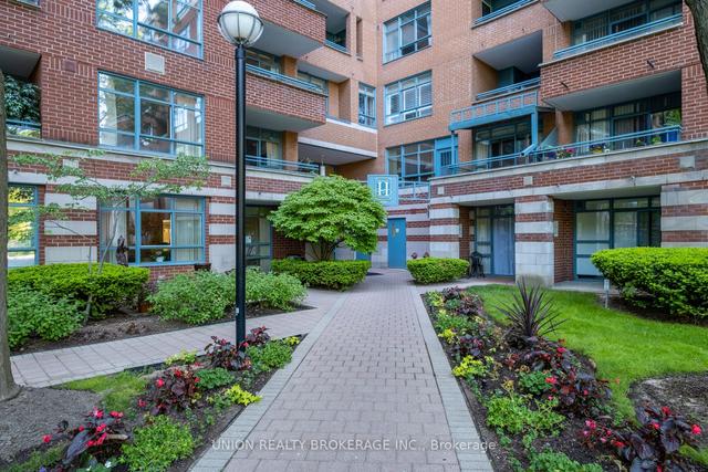 819 - 1091 Kingston Rd, Condo with 2 bedrooms, 2 bathrooms and 1 parking in Toronto ON | Image 16