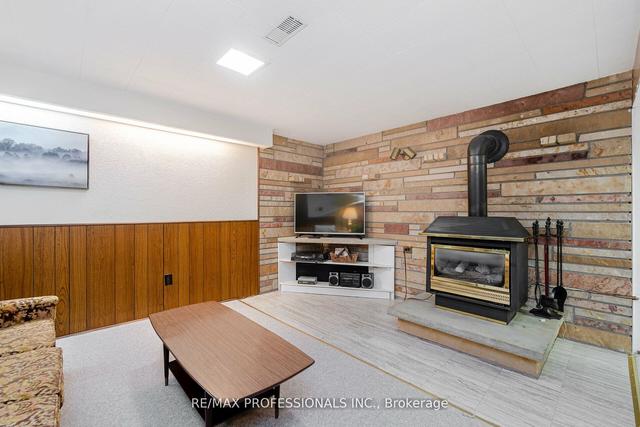 27 Honbury Rd, House detached with 3 bedrooms, 3 bathrooms and 3 parking in Toronto ON | Image 17