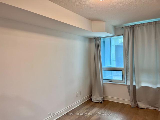 323 - 25 Greenview Ave, Condo with 1 bedrooms, 1 bathrooms and 1 parking in Toronto ON | Image 3