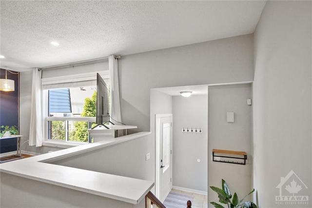 6 Lovell Lane, Townhouse with 3 bedrooms, 2 bathrooms and 1 parking in Ottawa ON | Image 3