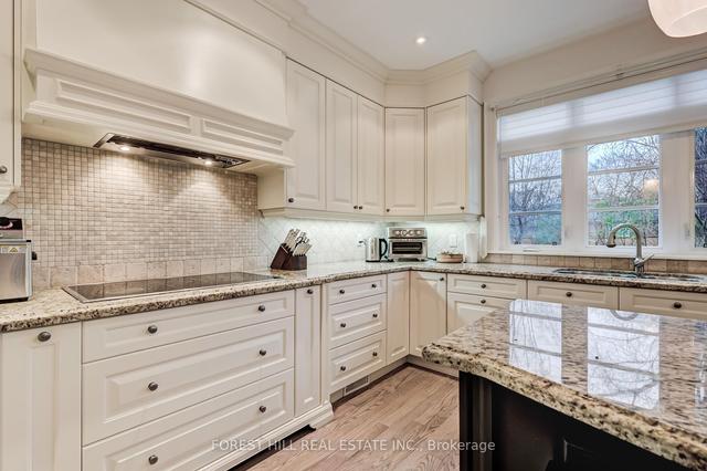 89 Roberta Dr, House detached with 4 bedrooms, 5 bathrooms and 5 parking in Toronto ON | Image 2