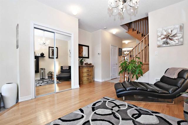 132 Holmes Cres, House attached with 3 bedrooms, 3 bathrooms and 3 parking in Milton ON | Image 7