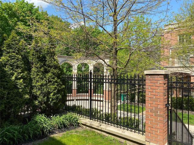 th17 - 20 Burkebrook Pl, Townhouse with 3 bedrooms, 4 bathrooms and 2 parking in Toronto ON | Image 1