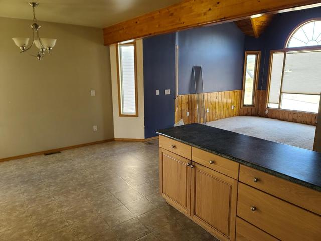 10322 90 Street, House detached with 4 bedrooms, 3 bathrooms and 6 parking in Northern Sunrise County AB | Image 6