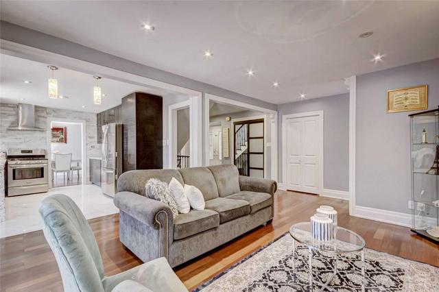 90 Oakmeadow Blvd, House detached with 4 bedrooms, 5 bathrooms and 3 parking in Toronto ON | Image 7