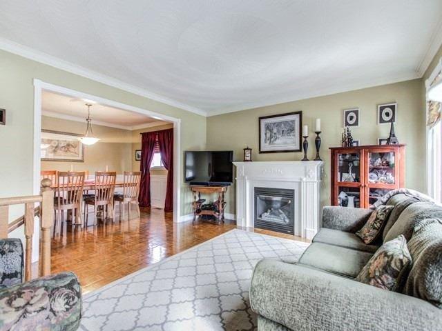 106 Regina Ave, House detached with 3 bedrooms, 3 bathrooms and 2 parking in Toronto ON | Image 5