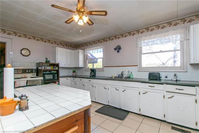 315306 Highway 6, House detached with 2 bedrooms, 2 bathrooms and 8 parking in Chatsworth ON | Image 5