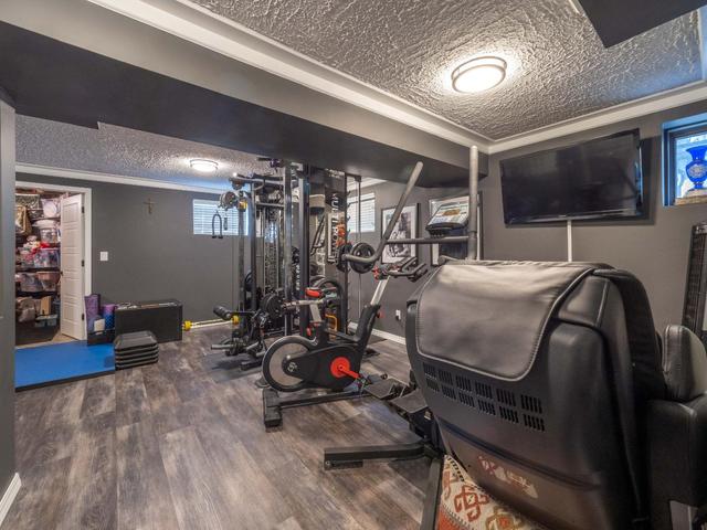 916 Woodbine Boulevard Sw, House detached with 3 bedrooms, 3 bathrooms and 5 parking in Calgary AB | Image 35