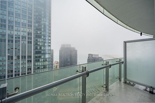 3002 - 12 York St, Condo with 2 bedrooms, 2 bathrooms and 1 parking in Toronto ON | Image 19
