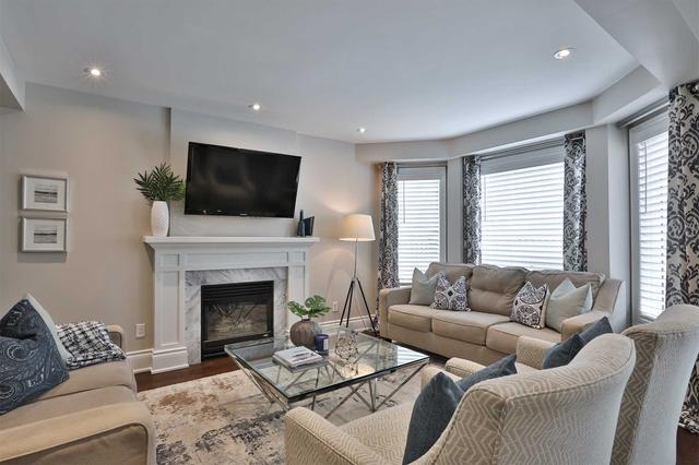 107 Purcell Cres, House detached with 4 bedrooms, 4 bathrooms and 5 parking in Vaughan ON | Image 4