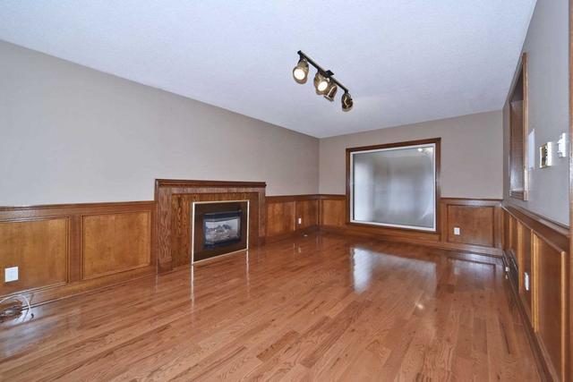 33 St. Ives Crt, House detached with 4 bedrooms, 4 bathrooms and 4 parking in Vaughan ON | Image 4