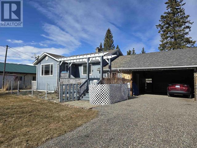 819 Bridge Road, House detached with 2 bedrooms, 1 bathrooms and null parking in McBride BC | Image 2