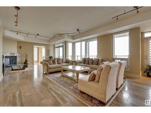 1900 - 10035 Saskatchewan Dr Nw, Condo with 3 bedrooms, 4 bathrooms and 5 parking in Edmonton AB | Image 10