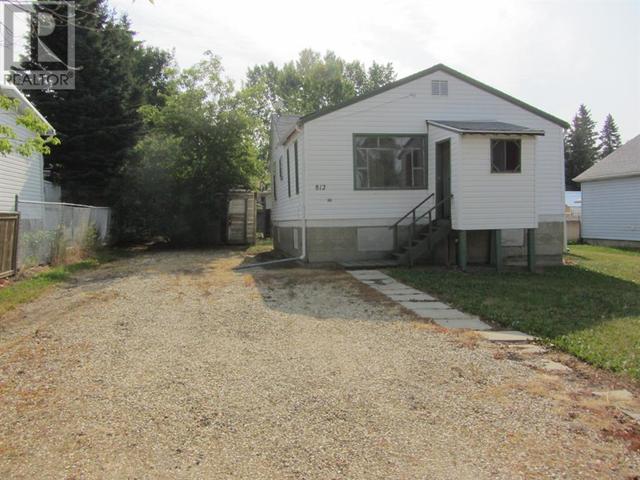 812 6th Avenue, House detached with 2 bedrooms, 1 bathrooms and 6 parking in Beaverlodge AB | Card Image