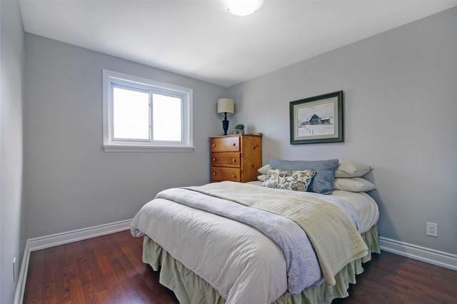 55 Gardentree St, House detached with 3 bedrooms, 2 bathrooms and 3 parking in Toronto ON | Image 5
