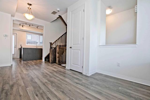 31 Caroline Carpenter Grve, House attached with 3 bedrooms, 3 bathrooms and 1 parking in Toronto ON | Image 3