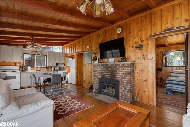 1950 Shore Lane, House detached with 2 bedrooms, 1 bathrooms and 10 parking in Wasaga Beach ON | Image 8