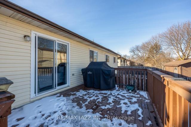 301 Tipperary St, House semidetached with 3 bedrooms, 2 bathrooms and 2 parking in Oshawa ON | Image 20