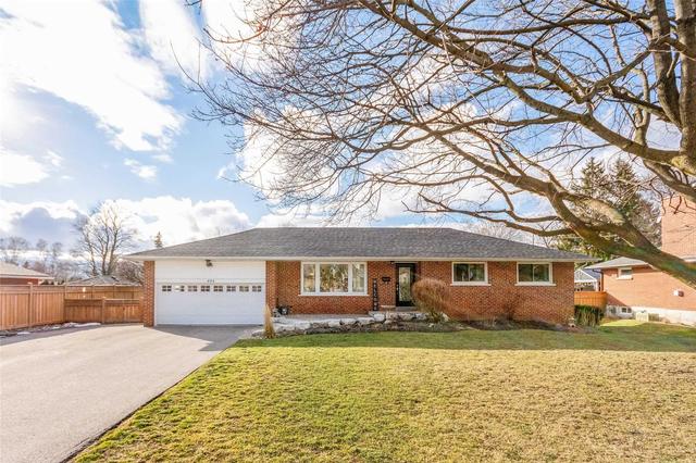 404 Cochrane St, House detached with 3 bedrooms, 2 bathrooms and 9 parking in Whitby ON | Image 1