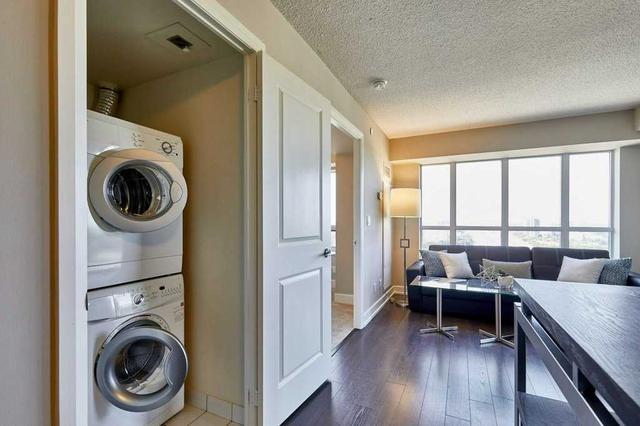 2124 - 2 Eva Rd, Condo with 2 bedrooms, 2 bathrooms and 1 parking in Toronto ON | Image 3