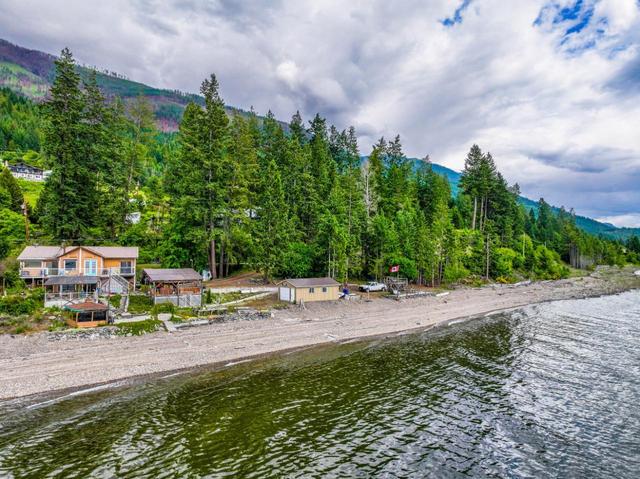 12337 Highway 3a, House detached with 4 bedrooms, 3 bathrooms and null parking in Central Kootenay A BC | Image 48