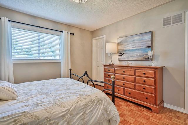 15 Louana Cres, Townhouse with 3 bedrooms, 3 bathrooms and 3 parking in Vaughan ON | Image 18