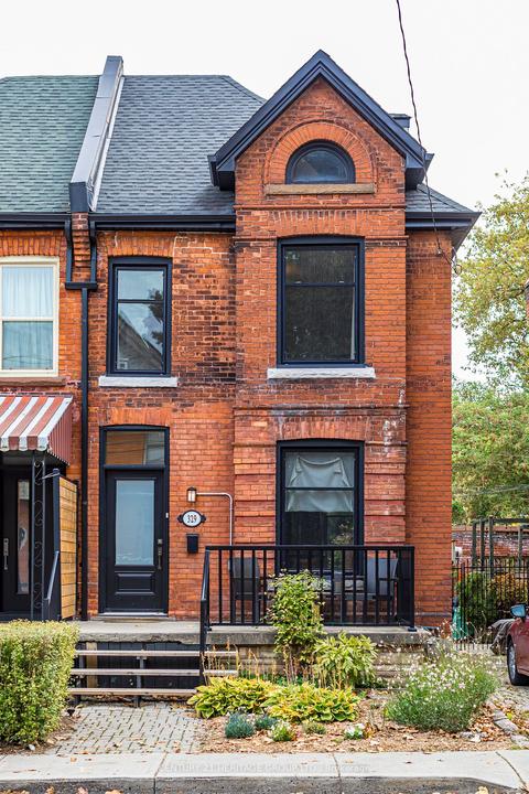 329 Locke St, House semidetached with 3 bedrooms, 1 bathrooms and 0 parking in Hamilton ON | Card Image