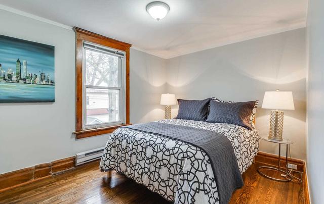 15 Elmer Ave, House detached with 3 bedrooms, 1 bathrooms and 1 parking in Toronto ON | Image 3