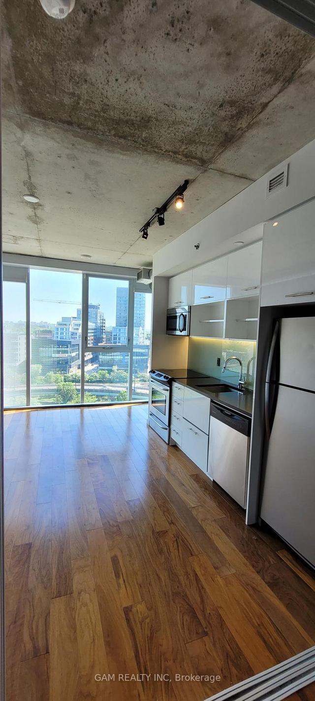 1002 - 32 Trolley Cres, Condo with 1 bedrooms, 1 bathrooms and 0 parking in Toronto ON | Image 4