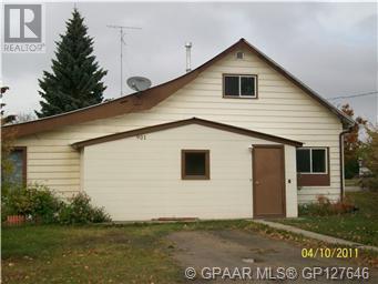 901 4 Avenue, House detached with 3 bedrooms, 1 bathrooms and null parking in Beaverlodge AB | Card Image