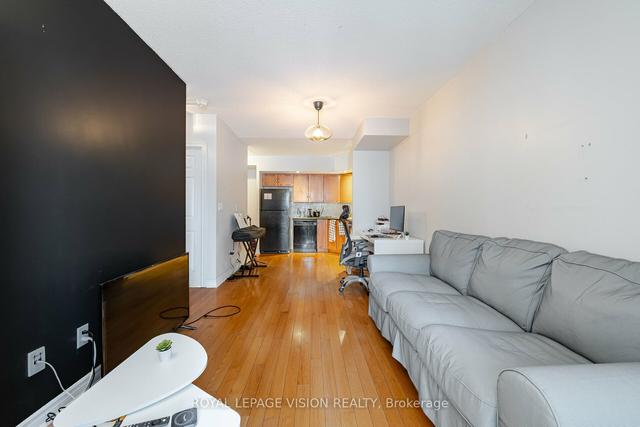 1726 - 250 Wellington St W, Condo with 1 bedrooms, 1 bathrooms and 1 parking in Toronto ON | Image 3