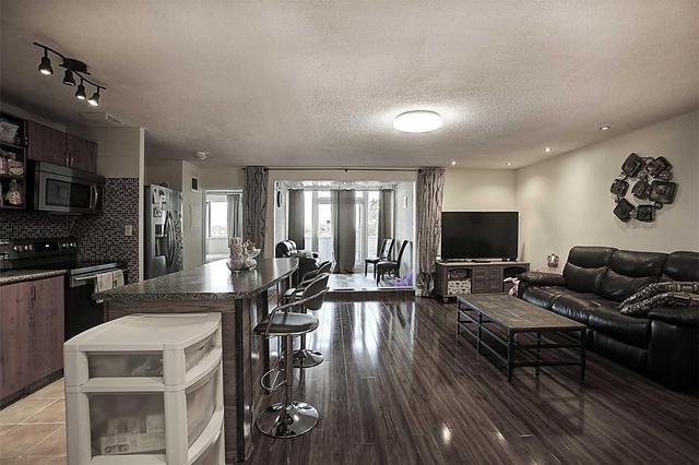 316 - 3025 The Credit Woodlands Dr, Condo with 4 bedrooms, 2 bathrooms and 1 parking in Mississauga ON | Image 2