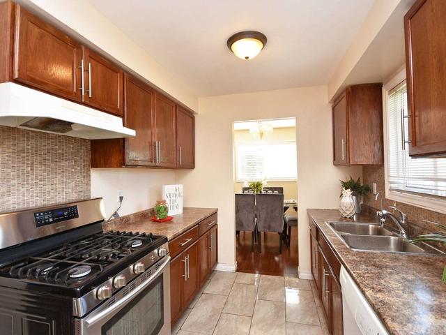26 Redwood Pl, House detached with 3 bedrooms, 4 bathrooms and 7 parking in Brampton ON | Image 3