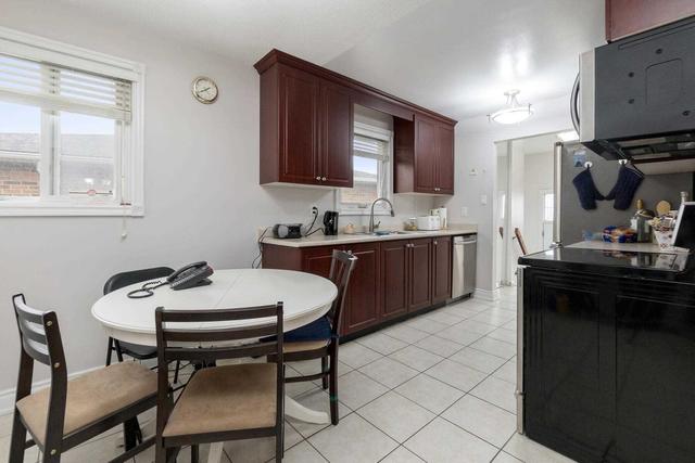 348 Centre St, House semidetached with 4 bedrooms, 3 bathrooms and 5 parking in Brampton ON | Image 2