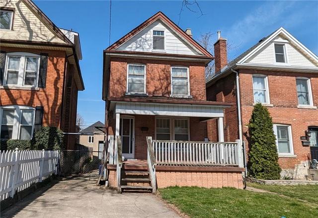 176 Balsam Avenue S, House detached with 3 bedrooms, 1 bathrooms and 1 parking in Hamilton ON | Image 1